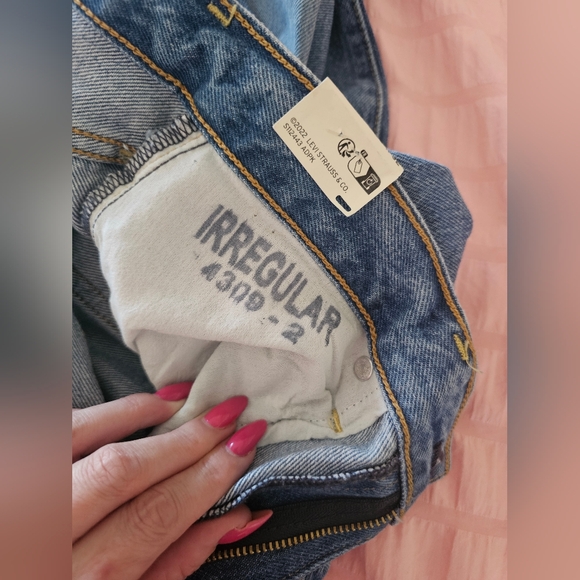 Levi's Ribcage Wide Leg - Picture 12 of 12